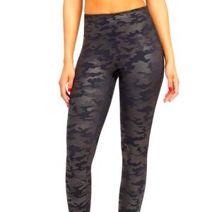 Like New Faux Leather Camo Spanx Leggings sz L